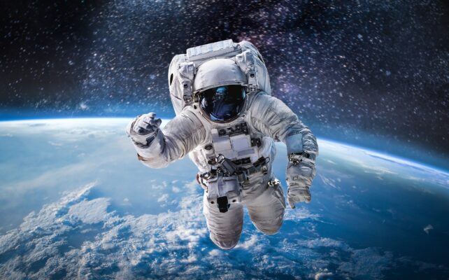how much money do astronauts make